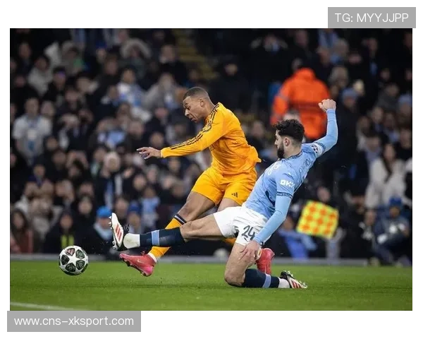 姆巴佩替补席凝视球场,欧冠未来去向成焦点 姆巴佩替补席凝视球场,欧冠未来去向成焦点